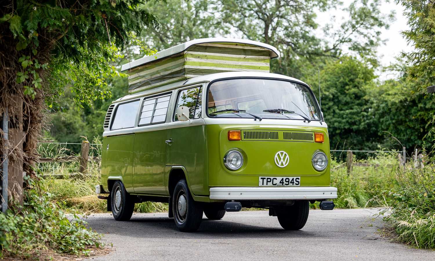 Lot 1977 Volkswagen Camper