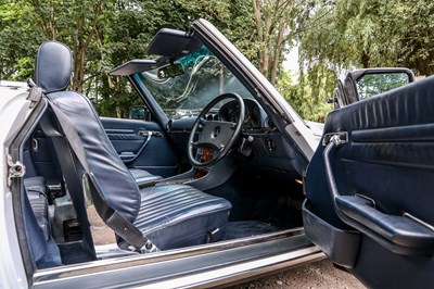 Lot 1989 Mercedes-Benz 300 SL