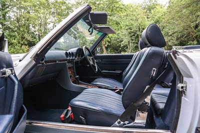 Lot 1989 Mercedes-Benz 300 SL