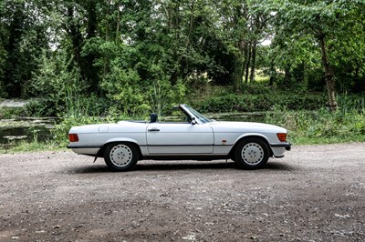Lot 1989 Mercedes-Benz 300 SL
