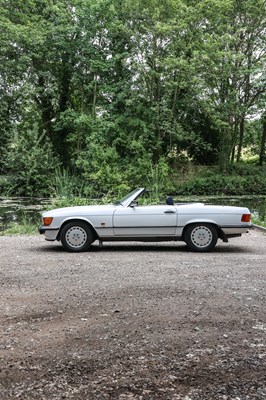 Lot 1989 Mercedes-Benz 300 SL