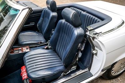 Lot 1989 Mercedes-Benz 300 SL