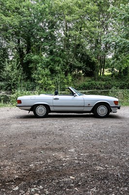 Lot 1989 Mercedes-Benz 300 SL