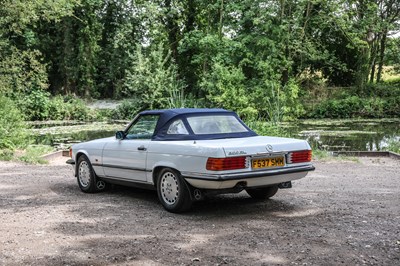 Lot 1989 Mercedes-Benz 300 SL