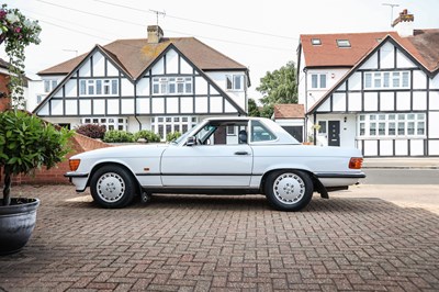 Lot 1989 Mercedes-Benz 300 SL