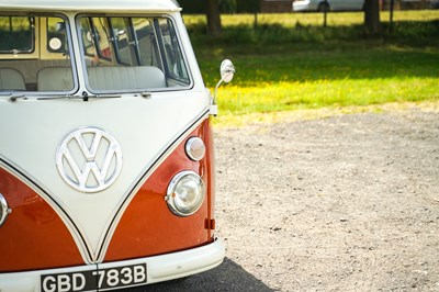 Lot 1964 Volkswagen Type 2 Split Screen Deluxe Kombi 15 window