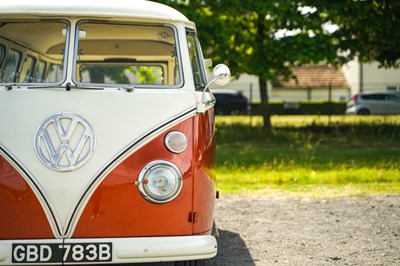 Lot 1964 Volkswagen Type 2 Split Screen Deluxe Kombi 15 window