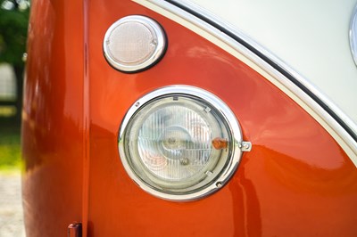 Lot 1964 Volkswagen Type 2 Split Screen Deluxe Kombi 15 window