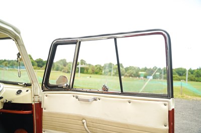 Lot 1964 Volkswagen Type 2 Split Screen Deluxe Kombi 15 window