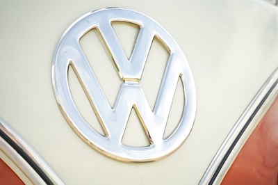 Lot 1964 Volkswagen Type 2 Split Screen Deluxe Kombi 15 window