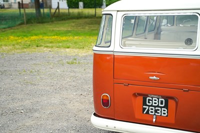 Lot 1964 Volkswagen Type 2 Split Screen Deluxe Kombi 15 window