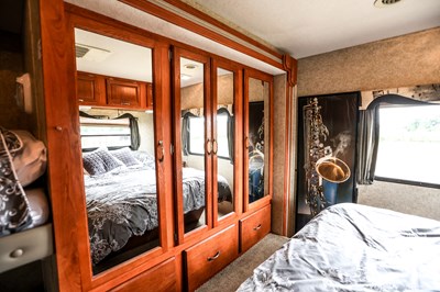 Lot 169 - 2008 Coachmen Mirada 350 DS