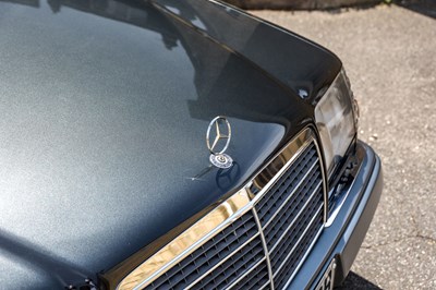 Lot 1995 Mercedes-Benz E320 Coupé