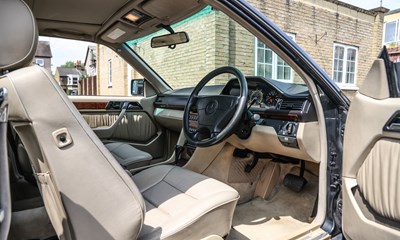 Lot 1995 Mercedes-Benz E320 Coupé