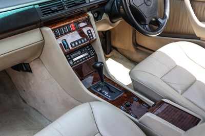 Lot 1995 Mercedes-Benz E320 Coupé