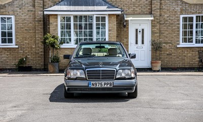 Lot 1995 Mercedes-Benz E320 Coupé