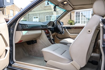 Lot 1995 Mercedes-Benz E320 Coupé