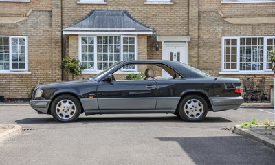 Lot 1995 Mercedes-Benz E320 Coupé