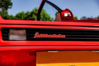 Lot 213 - 1994 Lamborghini Diablo VT