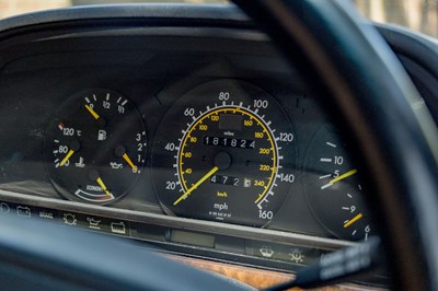 Lot 1989 Mercedes-Benz 500 SEC