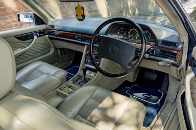 Lot 1989 Mercedes-Benz 500 SEC