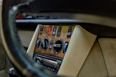 Lot 1989 Mercedes-Benz 500 SEC