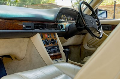 Lot 1989 Mercedes-Benz 500 SEC