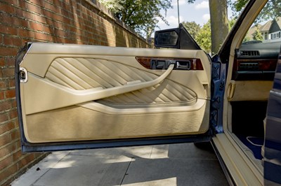 Lot 1989 Mercedes-Benz 500 SEC