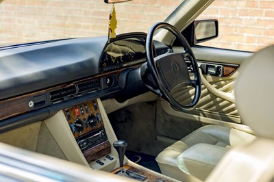 Lot 1989 Mercedes-Benz 500 SEC