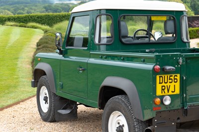 Lot 261 - 2006 Land Rover Defender TD5 90 Pick-up