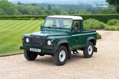 Lot 261 - 2006 Land Rover Defender TD5 90 Pick-up