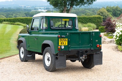 Lot 261 - 2006 Land Rover Defender TD5 90 Pick-up
