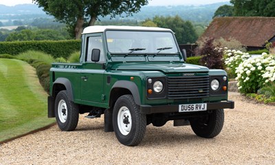 Lot 261 - 2006 Land Rover Defender TD5 90 Pick-up