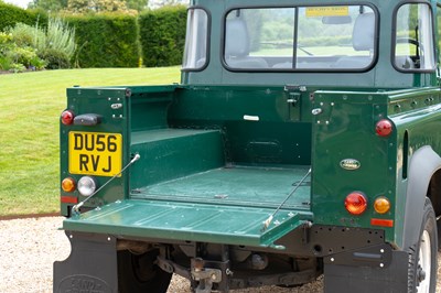 Lot 261 - 2006 Land Rover Defender TD5 90 Pick-up