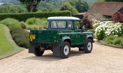 Lot 261 - 2006 Land Rover Defender TD5 90 Pick-up