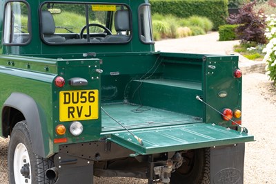 Lot 261 - 2006 Land Rover Defender TD5 90 Pick-up