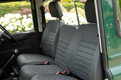 Lot 261 - 2006 Land Rover Defender TD5 90 Pick-up