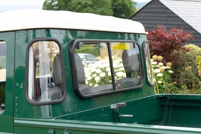 Lot 261 - 2006 Land Rover Defender TD5 90 Pick-up
