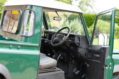 Lot 261 - 2006 Land Rover Defender TD5 90 Pick-up