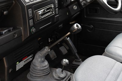 Lot 261 - 2006 Land Rover Defender TD5 90 Pick-up