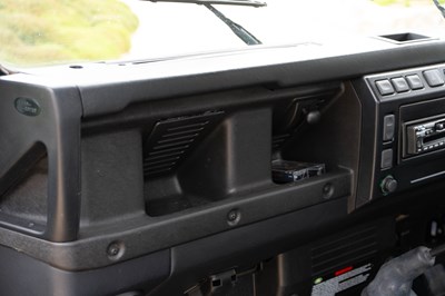 Lot 261 - 2006 Land Rover Defender TD5 90 Pick-up