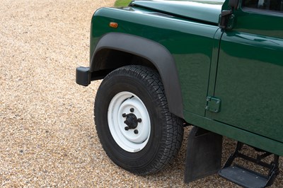 Lot 261 - 2006 Land Rover Defender TD5 90 Pick-up