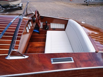 Lot 236 - Classic Style Wooden Speed Boat ‘Catch Me If You Can’