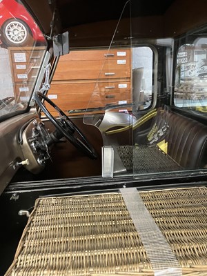 Lot 141 - 1957 Austin FX3 Taxi