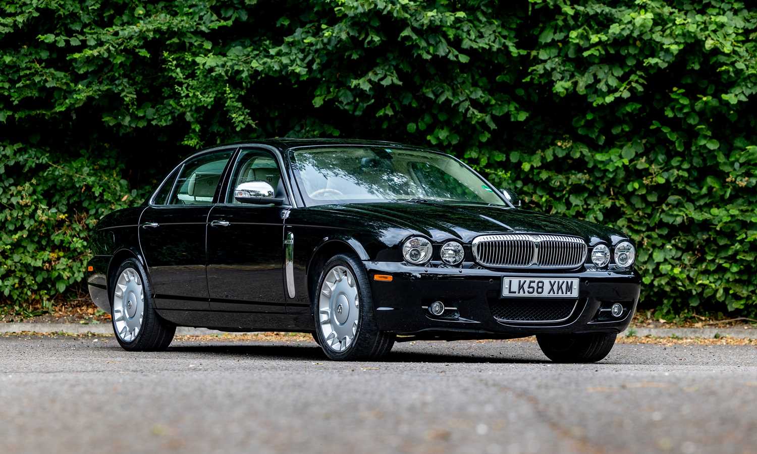 Lot 239 - 2008 Daimler Super Eight Final Edition
