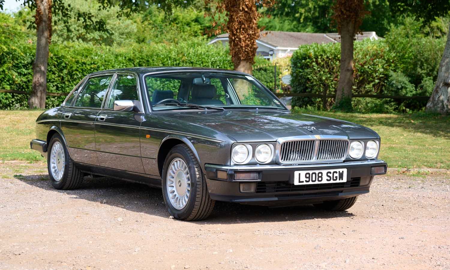 Lot 105 - 1994 Jaguar Sovereign (6.0 litre)