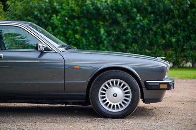 Lot 105 - 1994 Jaguar Sovereign (6.0 litre)