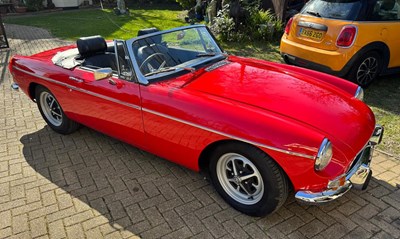 Lot 261 - 1971 MGB Roadster