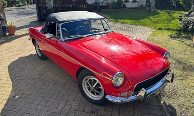 Lot 261 - 1971 MGB Roadster