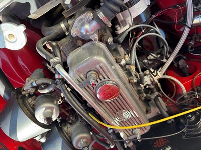 Lot 261 - 1971 MGB Roadster